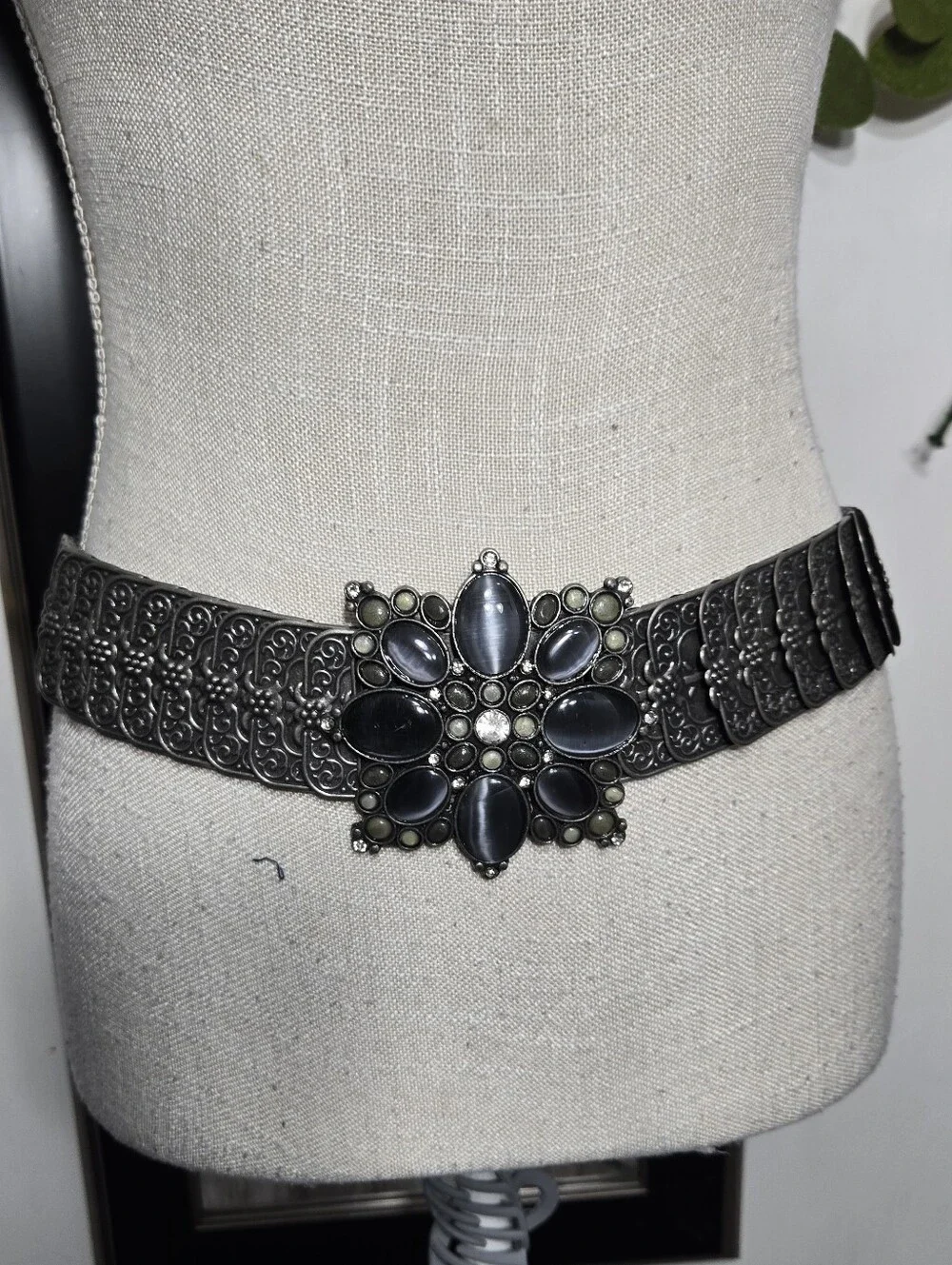 Women's Vintage Stretchy Band Pewter Belt Fits Medium To A Large Or XL
